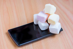 marshmallow-smart-phone-yellow-pink-white-60173712.jpg